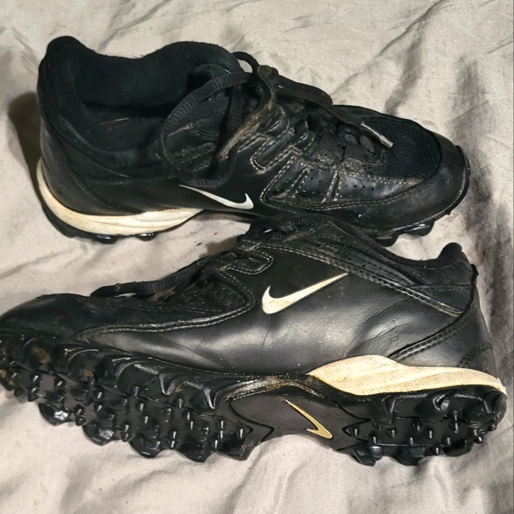Nike youth football cleats